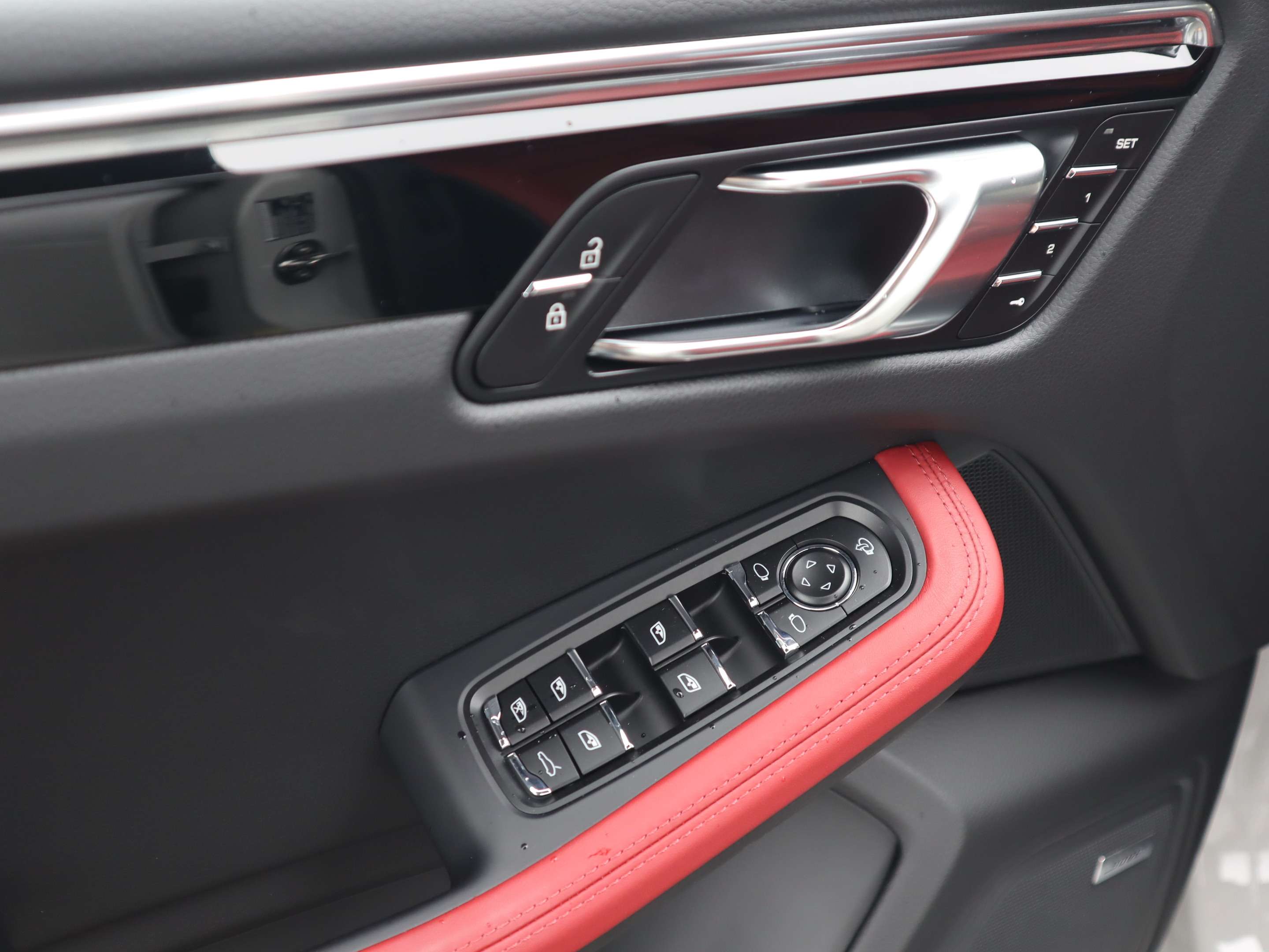 2026 Porsche Macan S AWD thumb 11