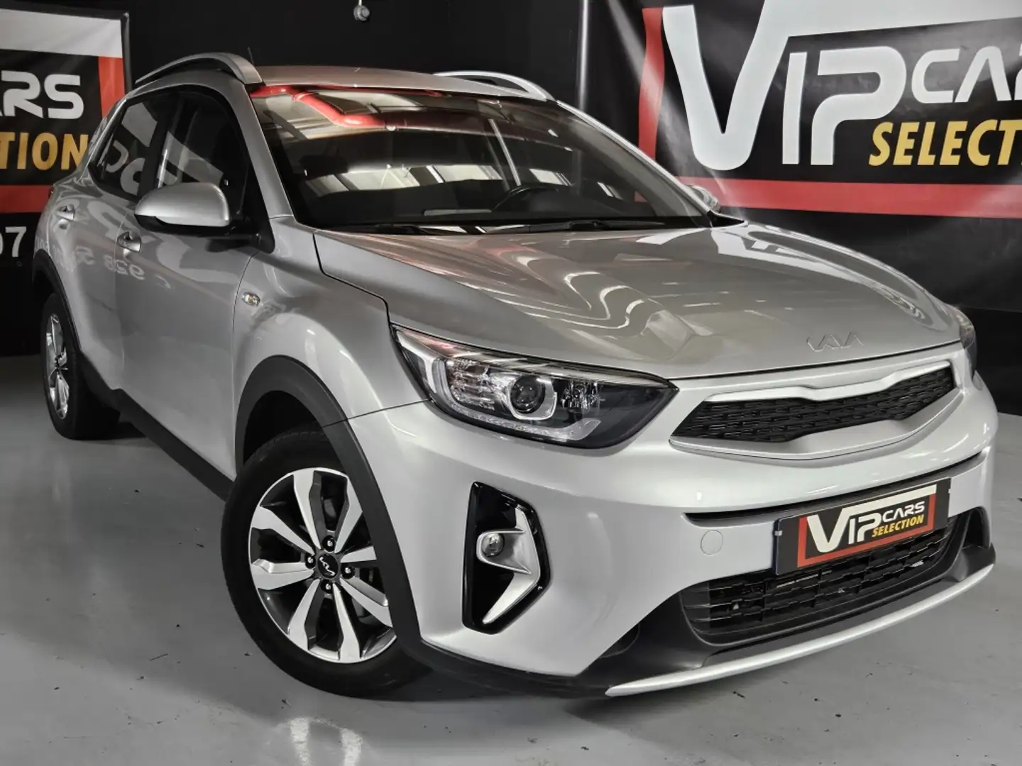 Kia Stonic Todoterreno Manual de 5 Puertas Gris - 1