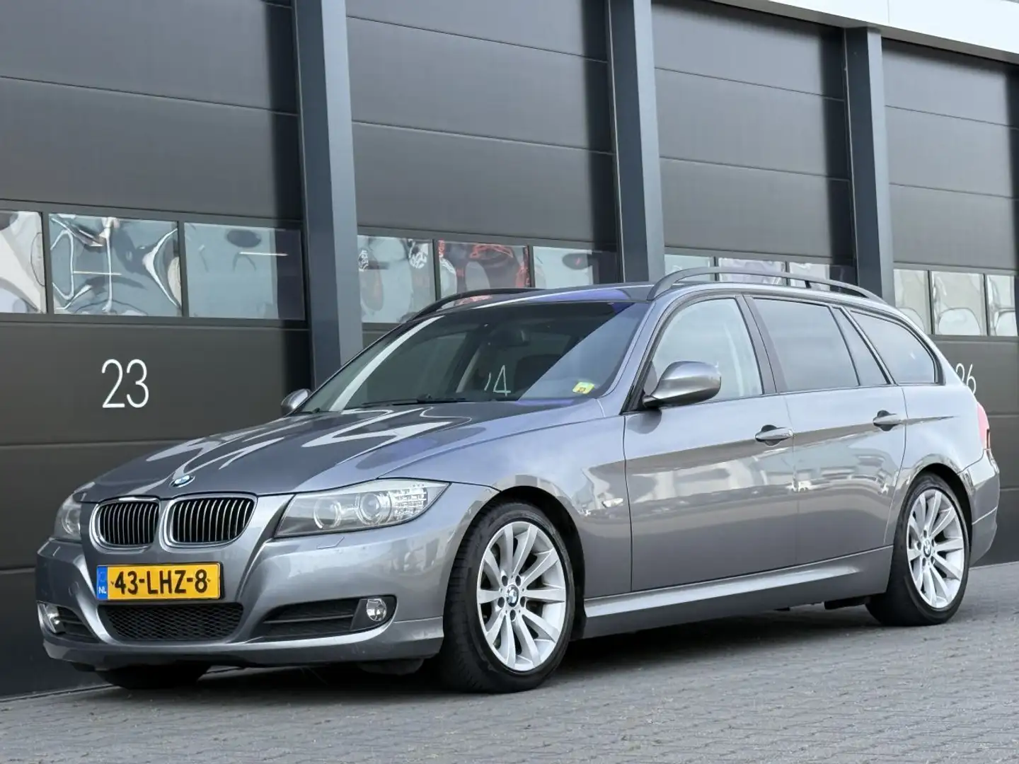 BMW 330 3-serie 330d Navi Clima PDC 245 PK Grijs - 1