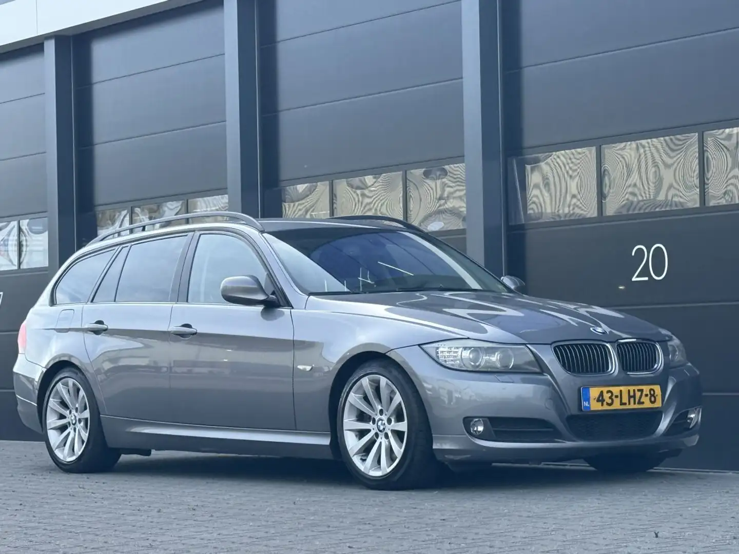BMW 330 3-serie 330d Navi Clima PDC 245 PK Grijs - 2