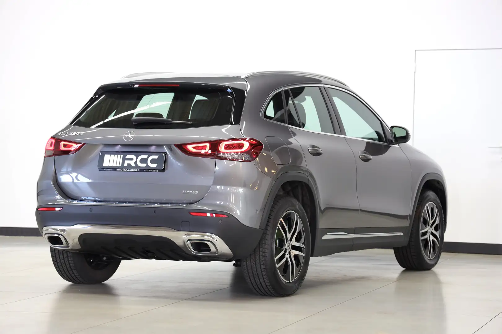 Mercedes-Benz GLA 250 e Progressive LED Sfeerlicht Leder Camera Grijs - 2