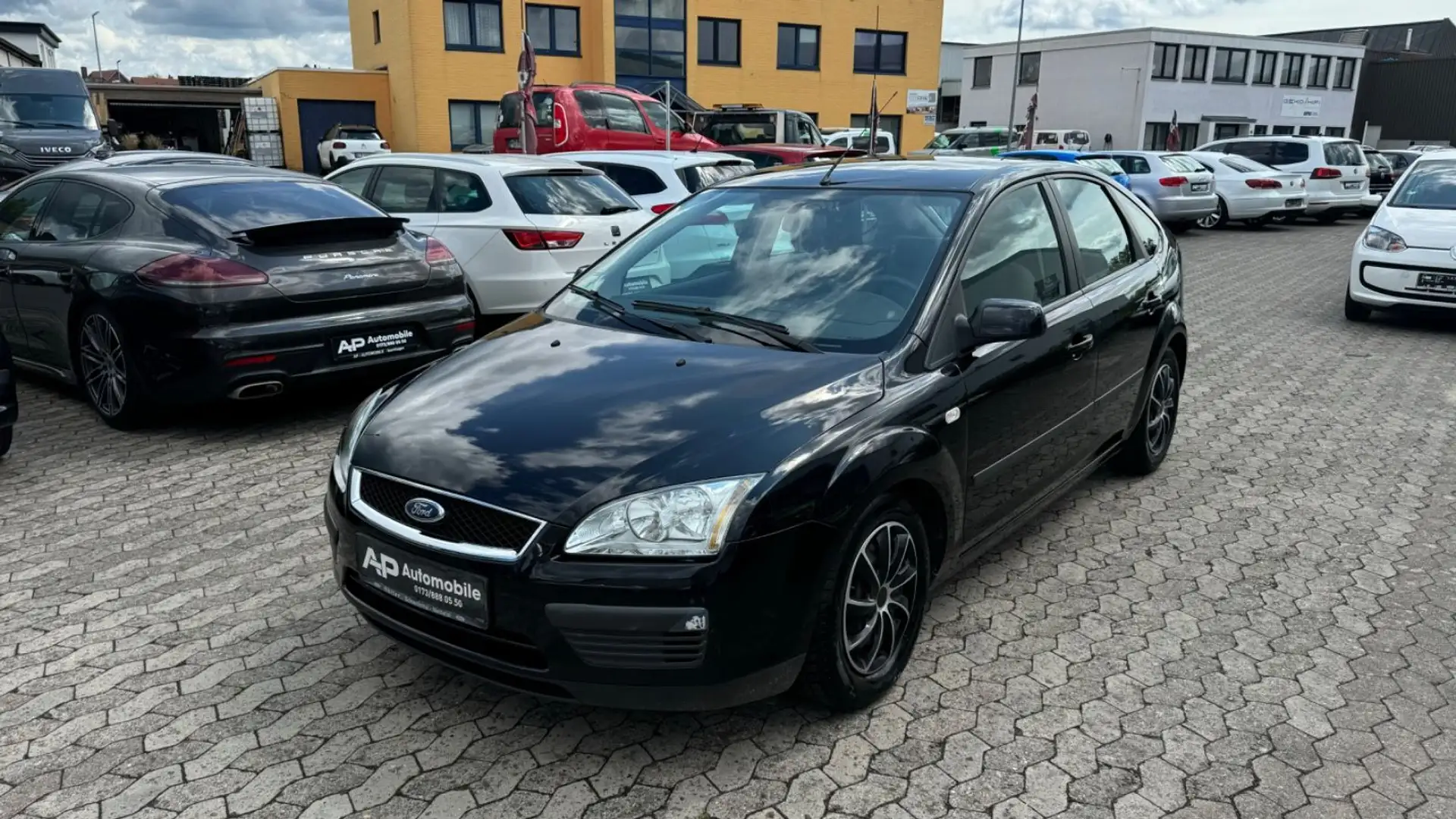 Ford Focus Lim. Fun X 163 TKM Tüv&Au Neu Schwarz - 1