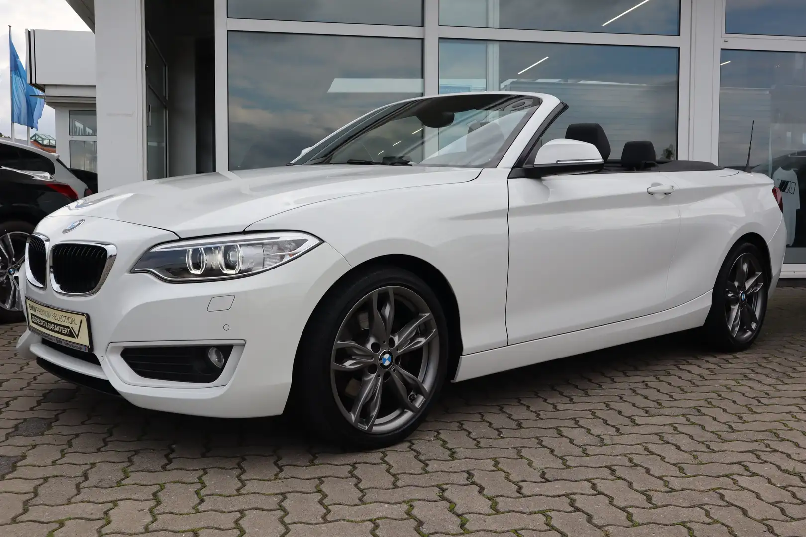 BMW 220 i Cabrio Advantage/HiFi/Xenon/Navi/Shz/PDC Weiß - 1