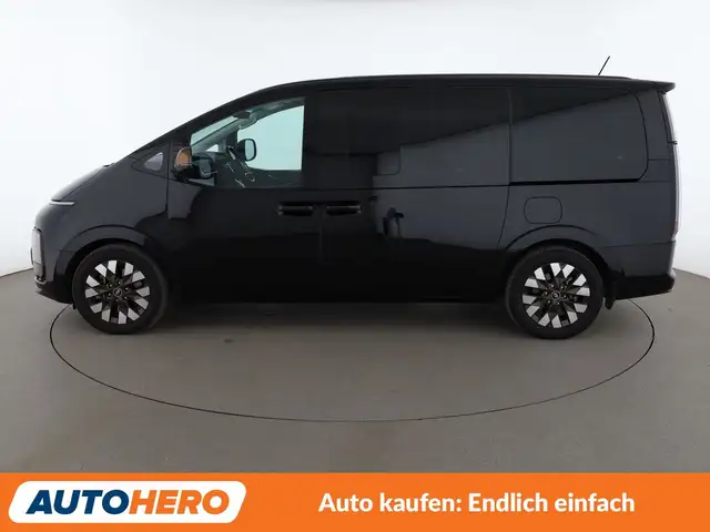 Hyundai Staria view 3