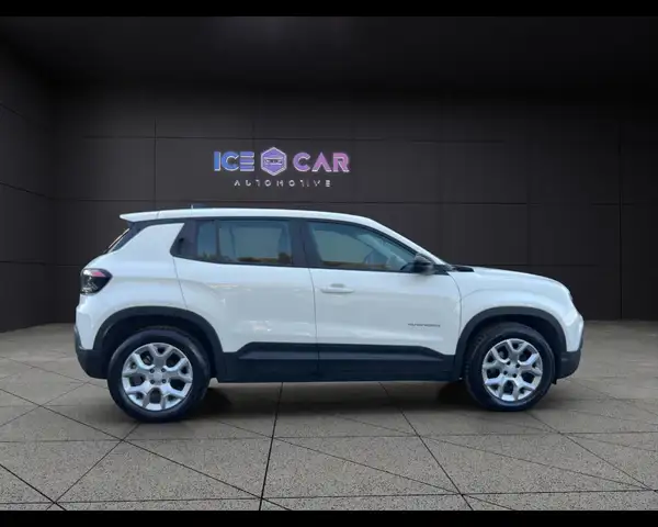 Jeep Avenger view 4