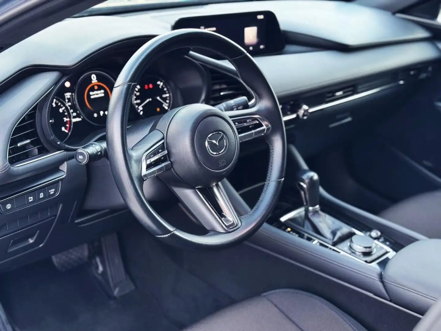 Mazda 3 2.0 SKYACTIVG EVOLUTION AUTOMÁTICO con NAVEGADOR, Grijs - 2