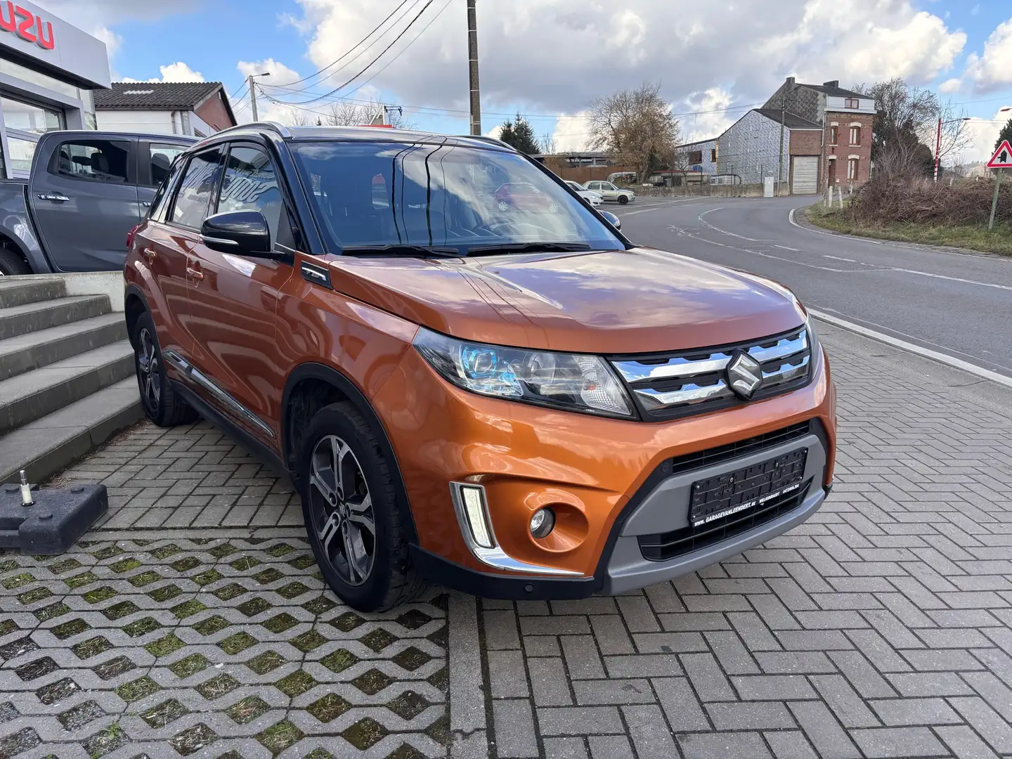 Suzuki Vitara 1.6i 4x4 GLX Zlatá - 2