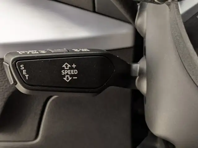Audi Q2 view 8