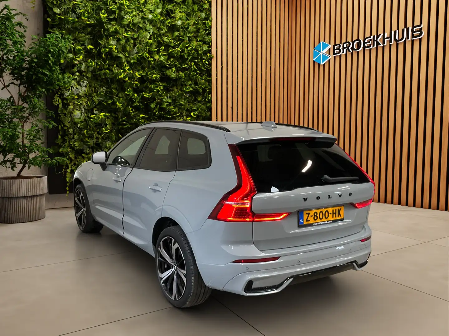 Volvo XC60 2.0 T6 Plug-in hybrid AWD Plus Dark | Harman/Kardo Gris - 2