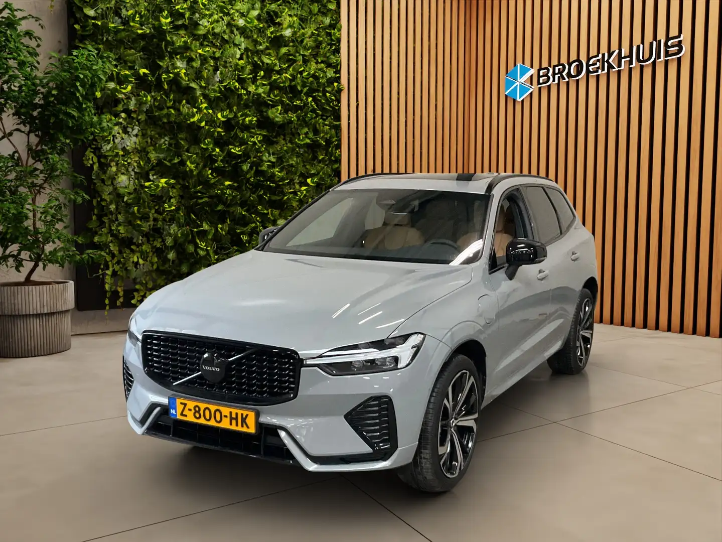Volvo XC60 2.0 T6 Plug-in hybrid AWD Plus Dark | Harman/Kardo Gris - 1