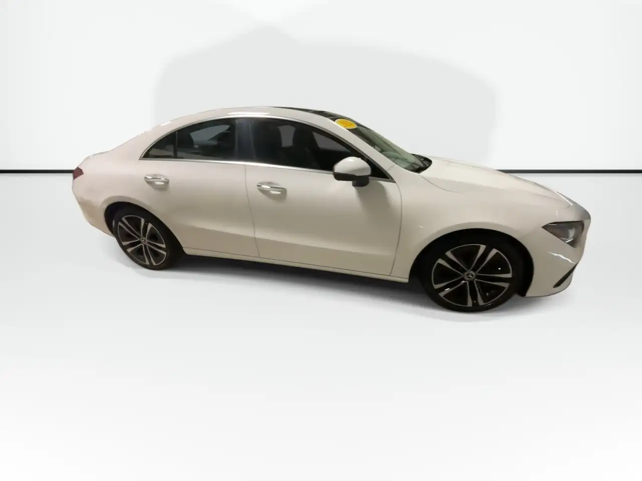 Mercedes-Benz CLA снимка Mercedes-Benz CLA