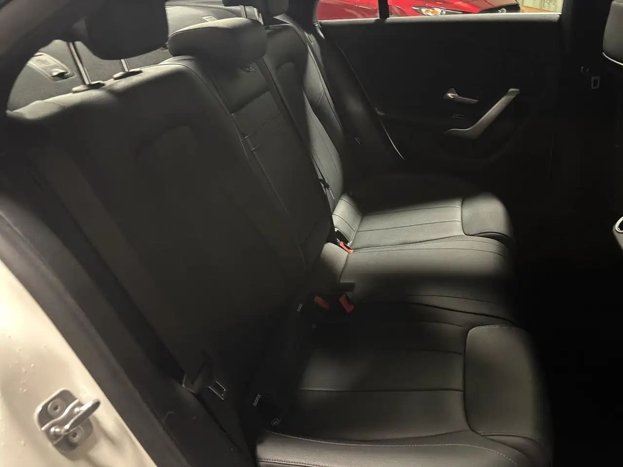 Mercedes-Benz CLA снимка Mercedes-Benz CLA