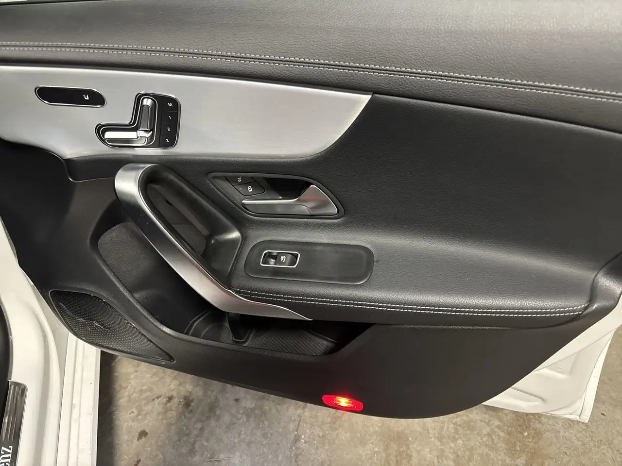 Mercedes-Benz CLA снимка Mercedes-Benz CLA