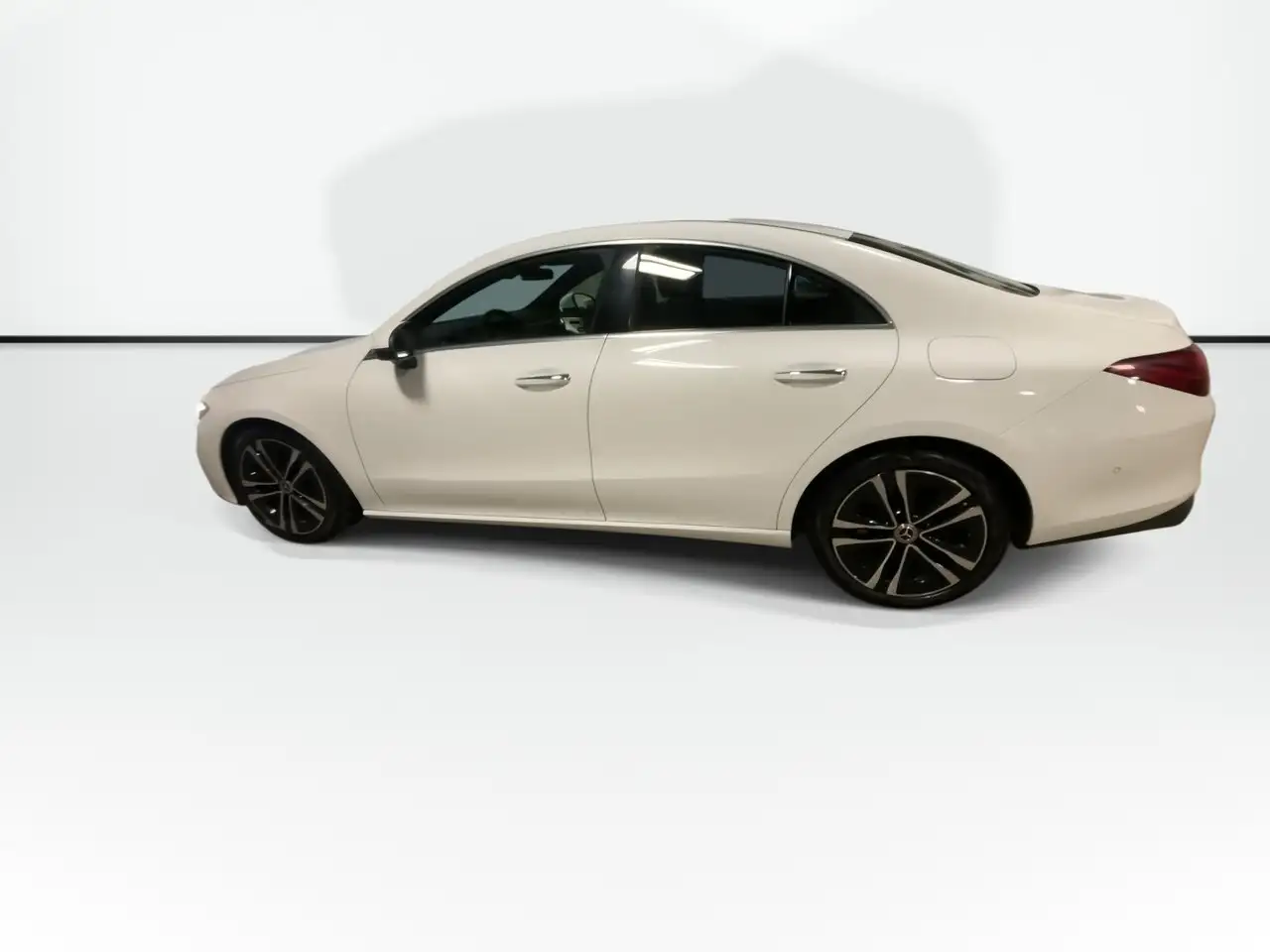 Mercedes-Benz CLA снимка Mercedes-Benz CLA