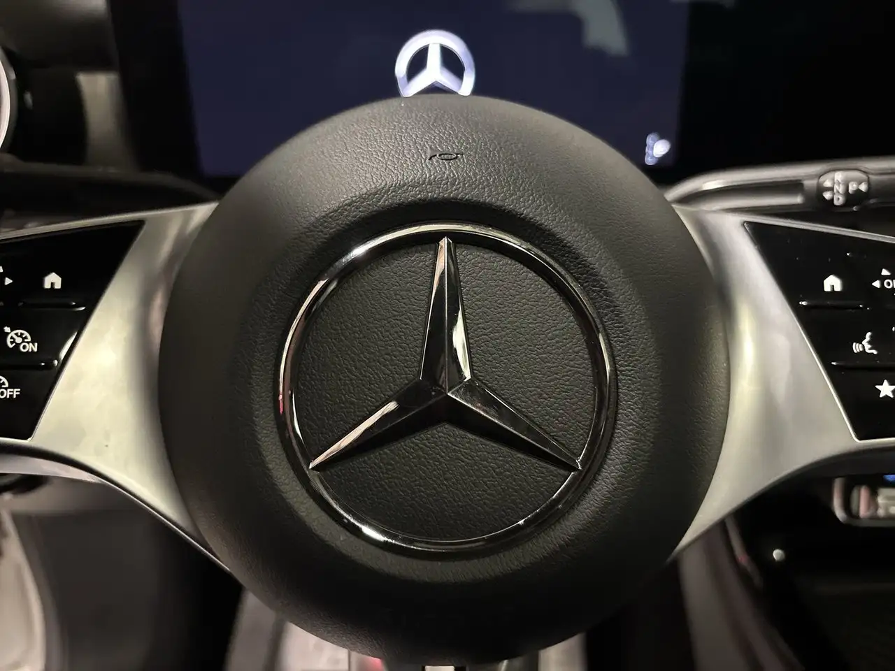 Mercedes-Benz CLA снимка Mercedes-Benz CLA