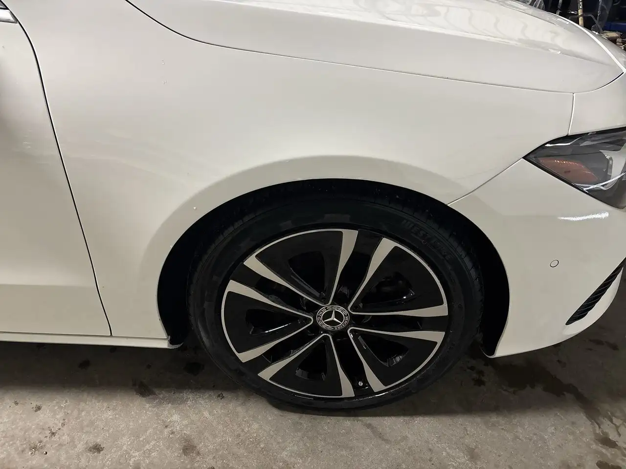 Mercedes-Benz CLA снимка Mercedes-Benz CLA