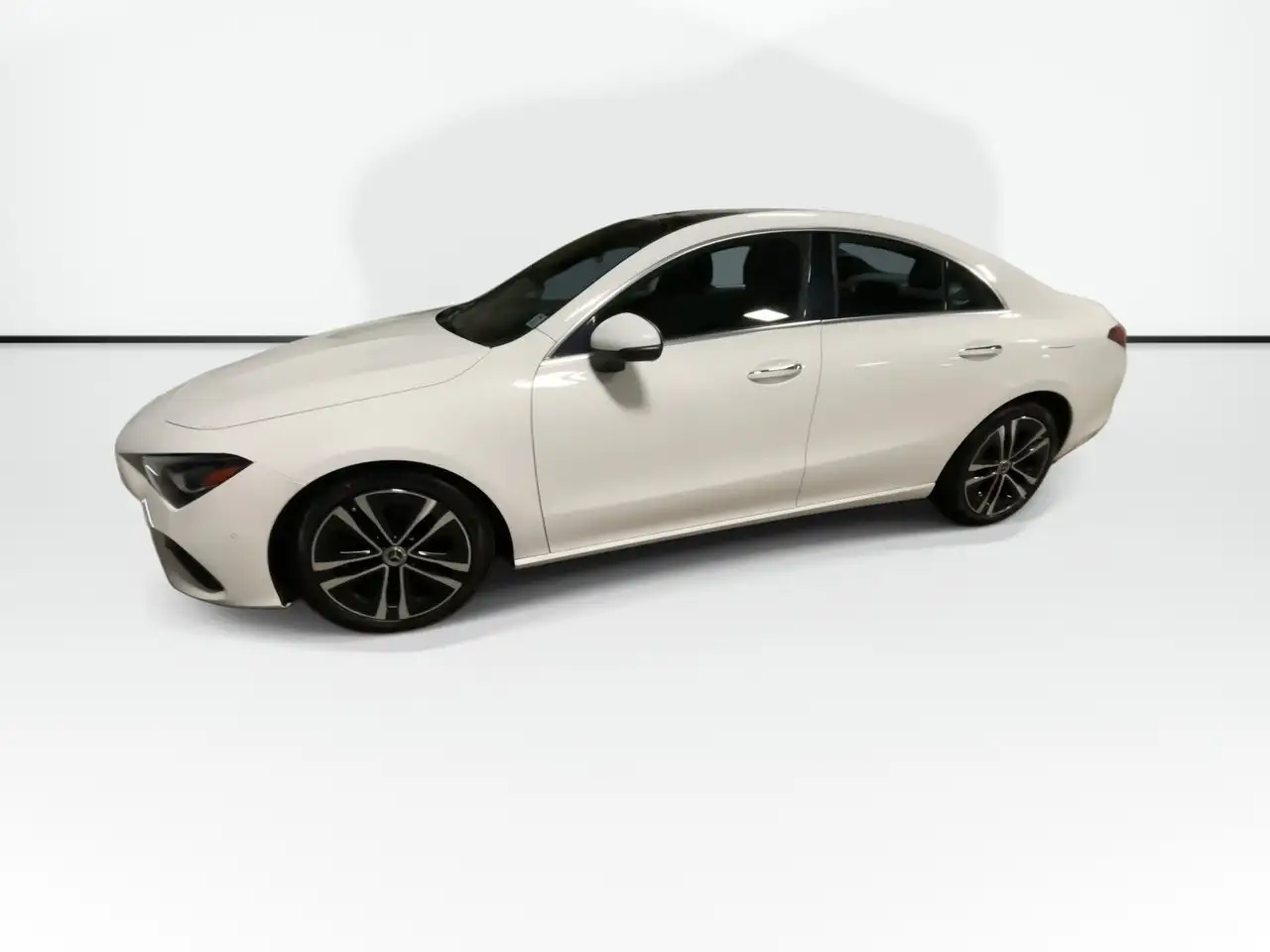 Mercedes-Benz CLA снимка Mercedes-Benz CLA