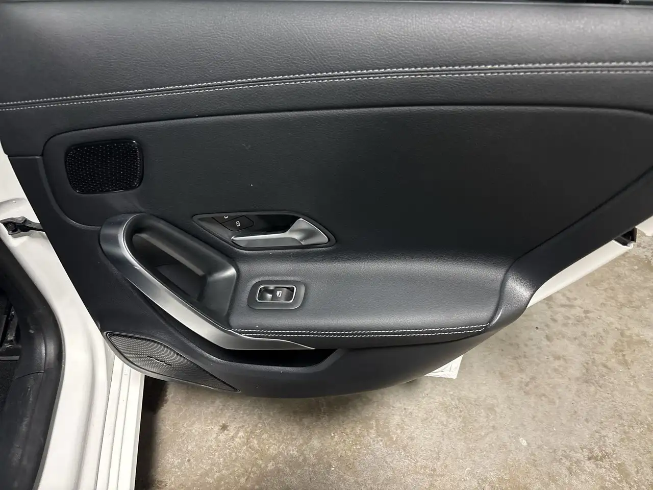 Mercedes-Benz CLA снимка Mercedes-Benz CLA