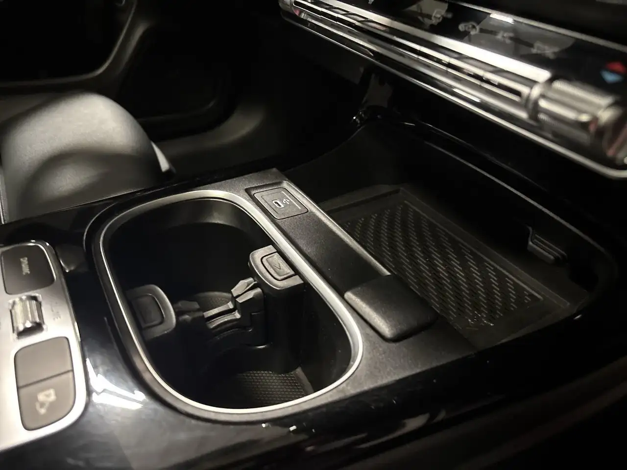 Mercedes-Benz CLA снимка Mercedes-Benz CLA