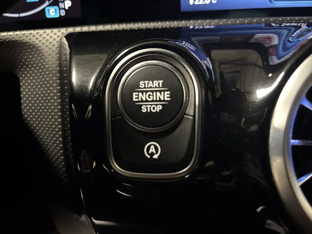 Mercedes-Benz CLA снимка Mercedes-Benz CLA