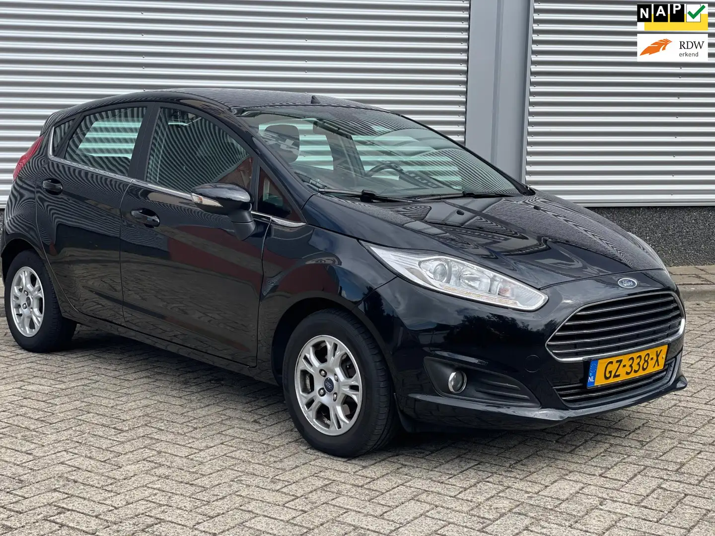 Ford Fiesta 1.5 TDCi Titanium Lease Zwart - 1