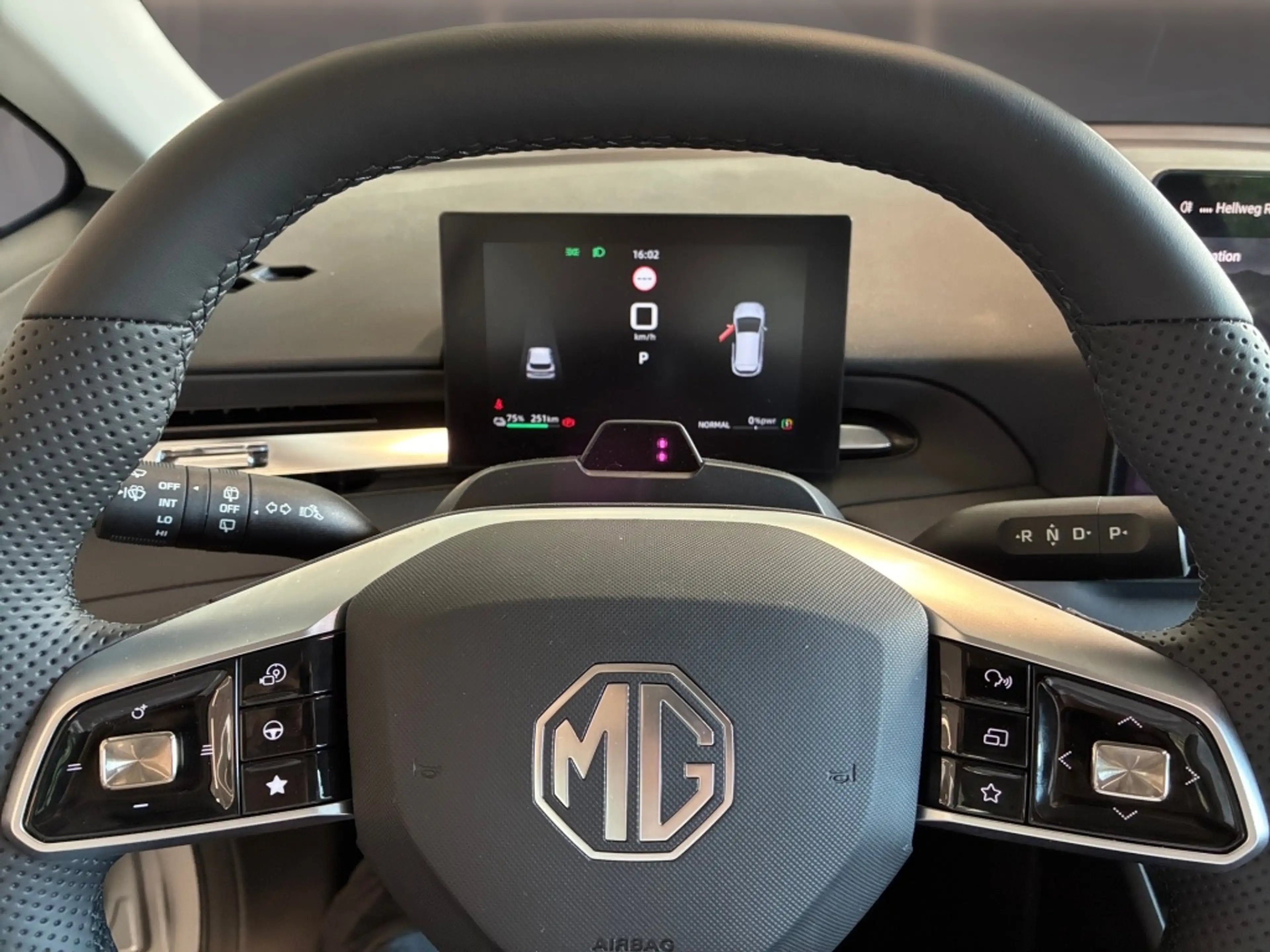 MG MG4 EV Urban Comfort Ambiente+Cam+LED+Keyl+Totw — photo 16