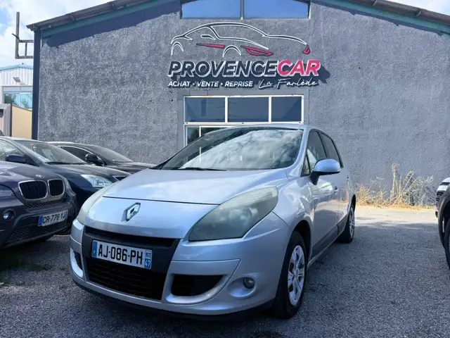 2010 Renault Scenic in Grey for sale