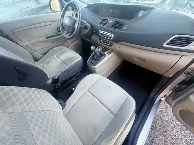 Renault Scenic view 12
