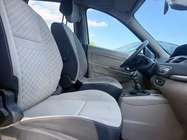 Renault Scenic view 13
