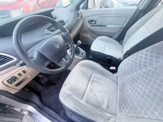 Renault Scenic view 9