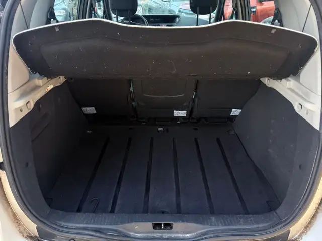 Renault Scenic view 11