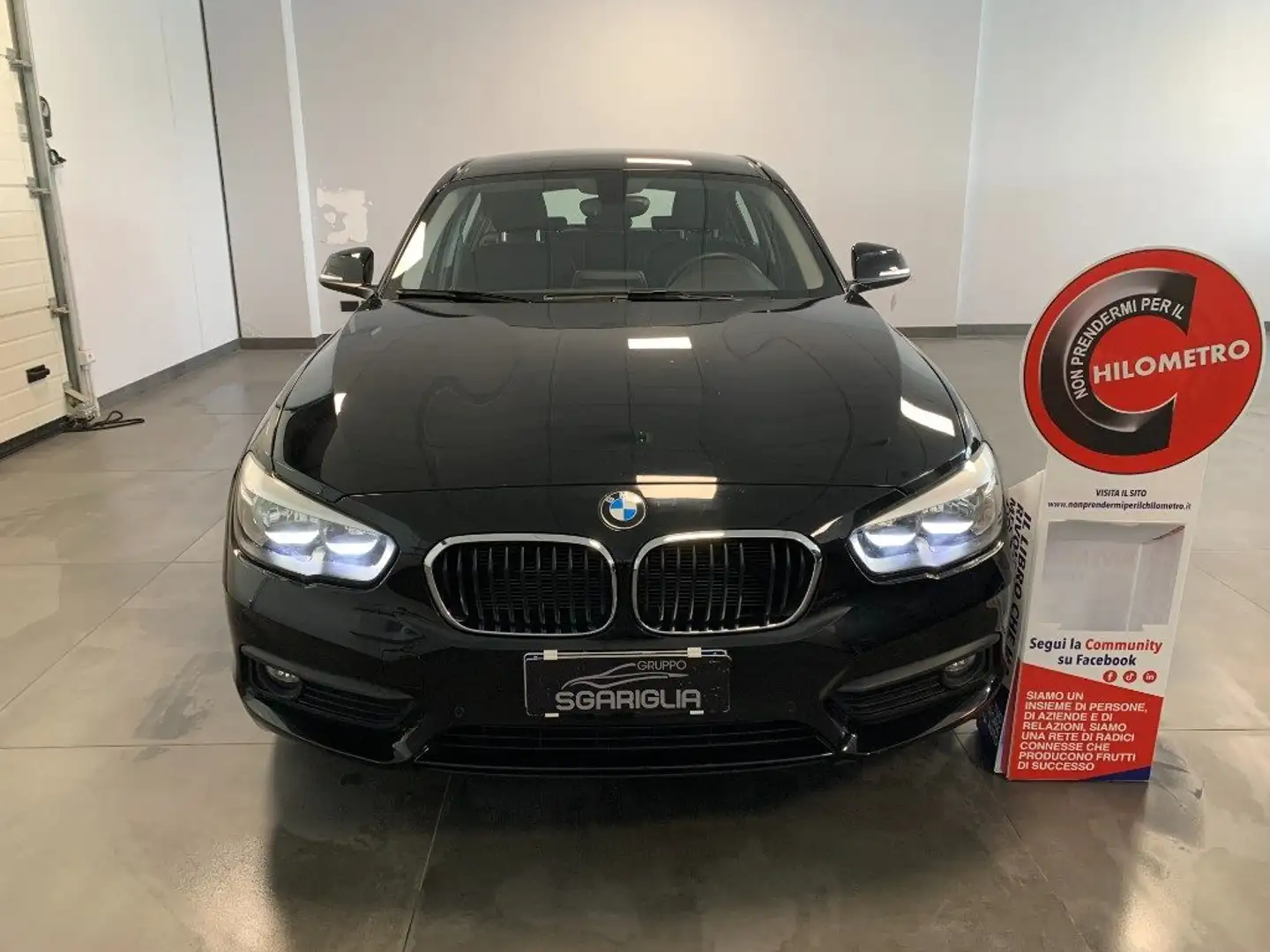 BMW 116 d Advantage 5 Porte Zwart - 2