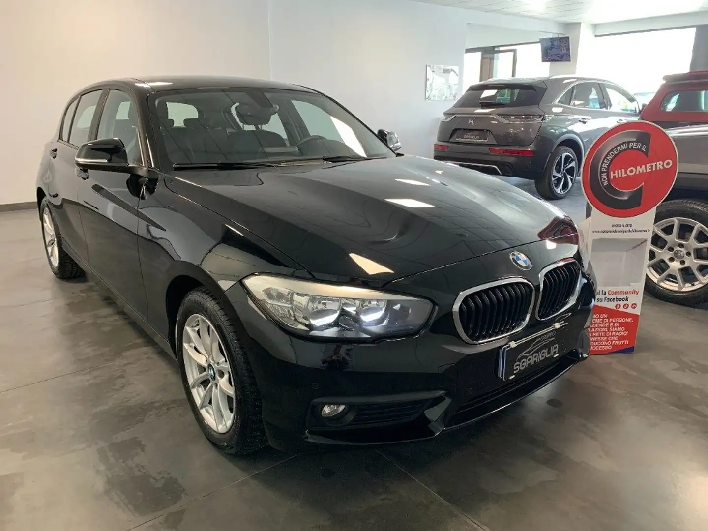 BMW 116 d Advantage 5 Porte Zwart - 1