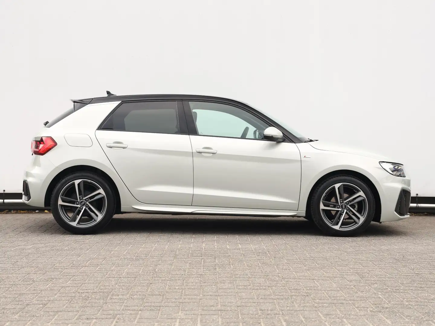 Audi A1 Sportback 25 TFSI S edition 95pk | SONOS | Keyless Zilver - 2