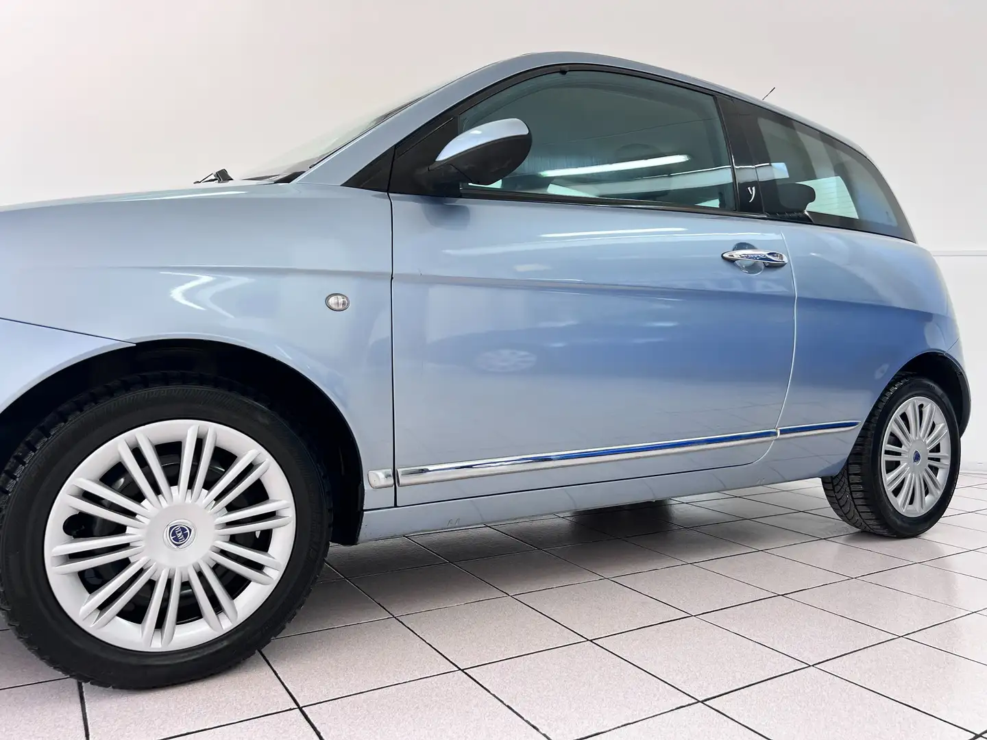Lancia Ypsilon Ypsilon  1.2 8v MOLTO BELLA Blu/Azzurro - 2