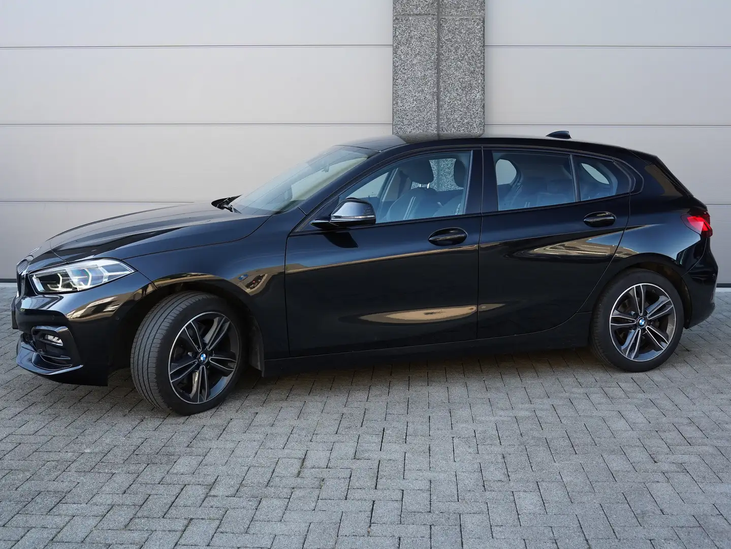 BMW 118 118i Sport Line *CAM/ ZETELVERW / SPORT /CARPLAY* Negro - 1