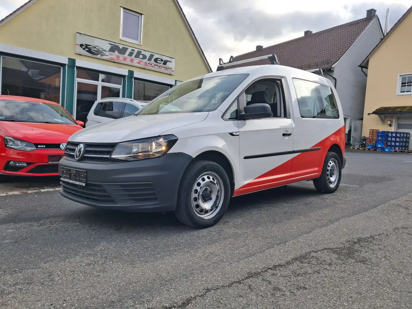 Volkswagen Caddy Kombi 1,4 TSI AHK+NAVI+PDC+1.HAND Blanc - 1