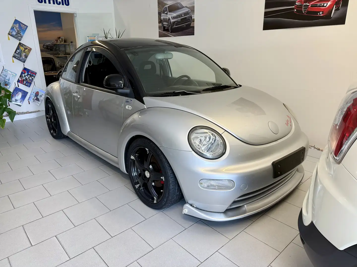 Volkswagen New Beetle 2.0 Ok Neopatentati Gris - 1