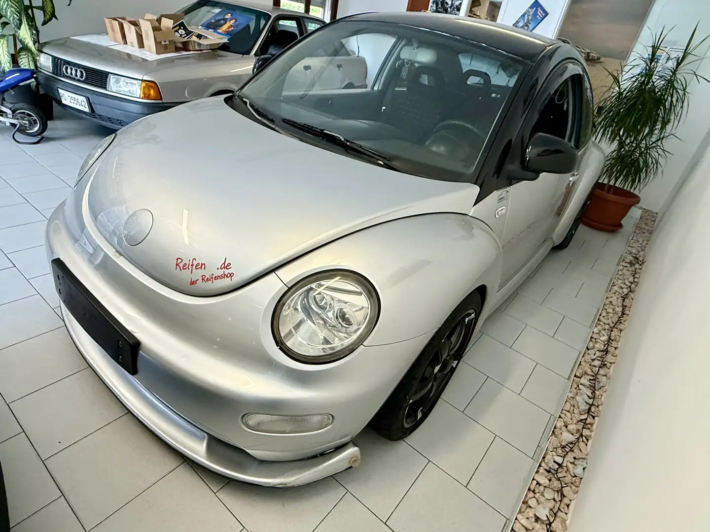Volkswagen New Beetle 2.0 Ok Neopatentati Gris - 2