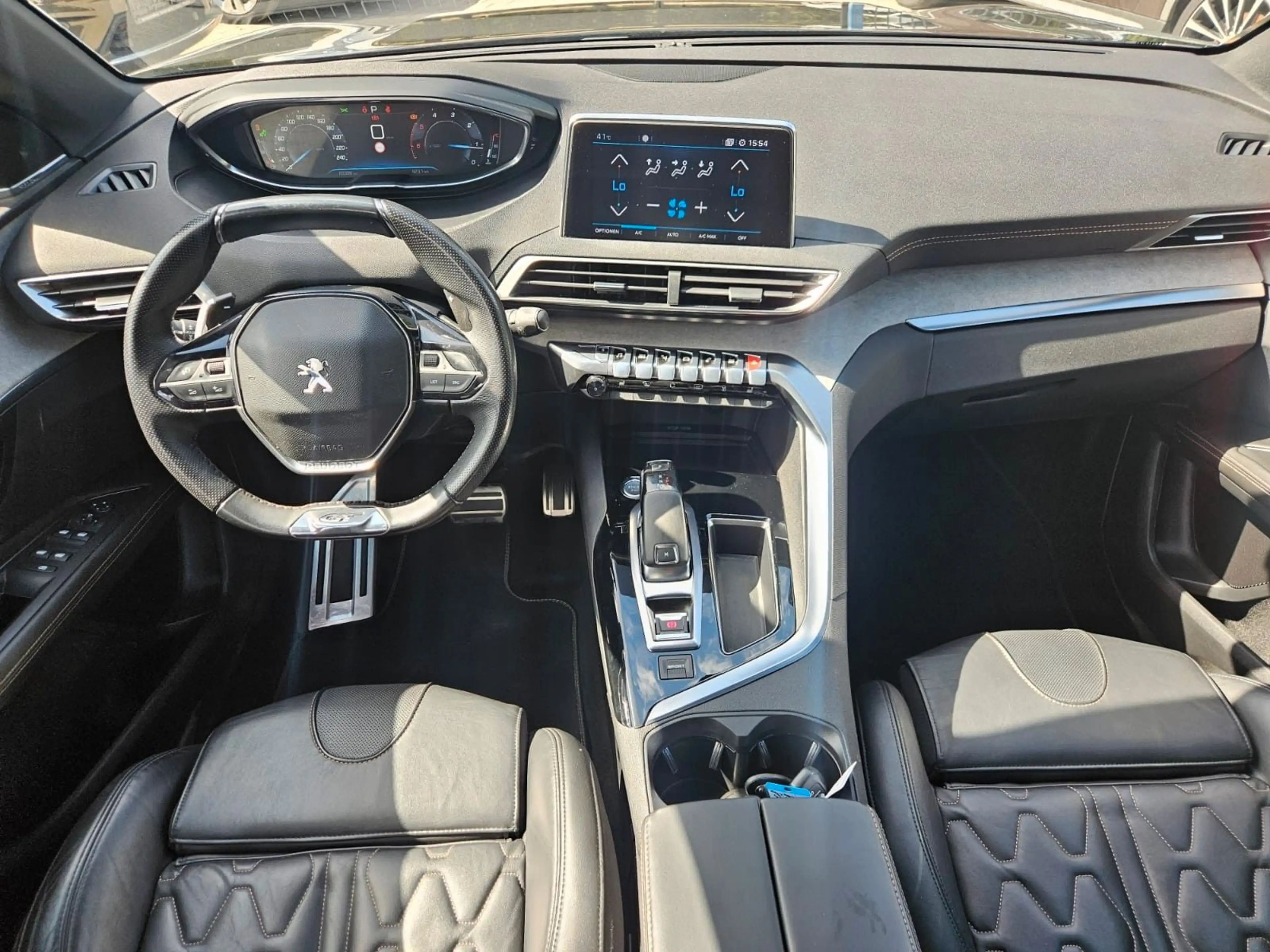 Peugeot 3008 GT — photo 11