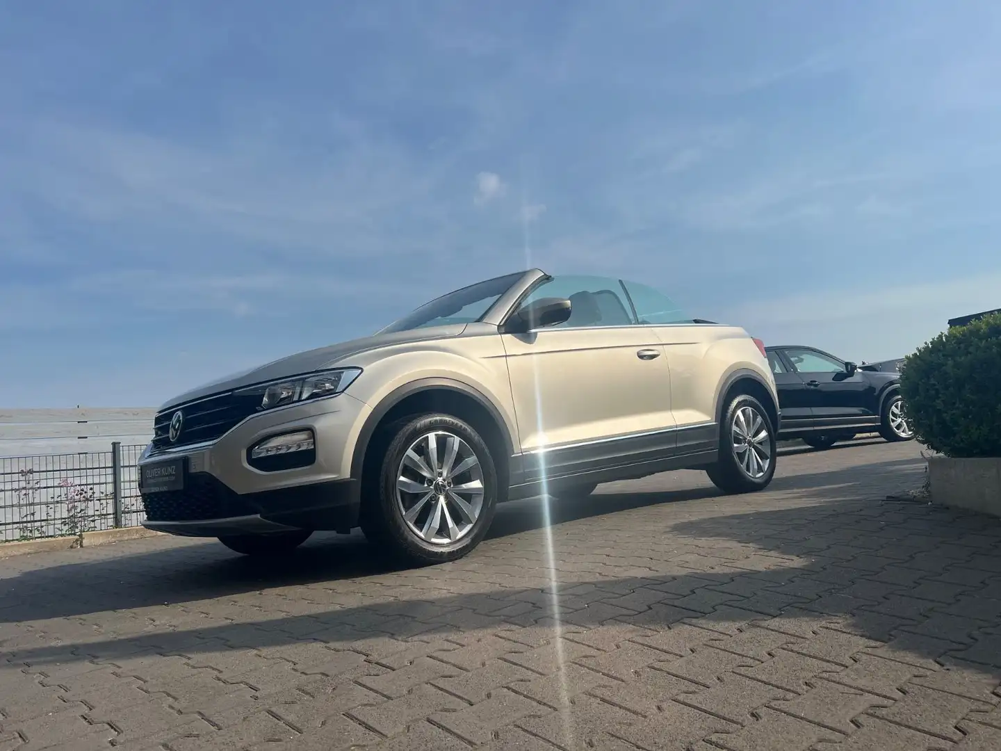 Volkswagen T-Roc Cabriolet Style AHK Navi Sitzheizung Argent - 2