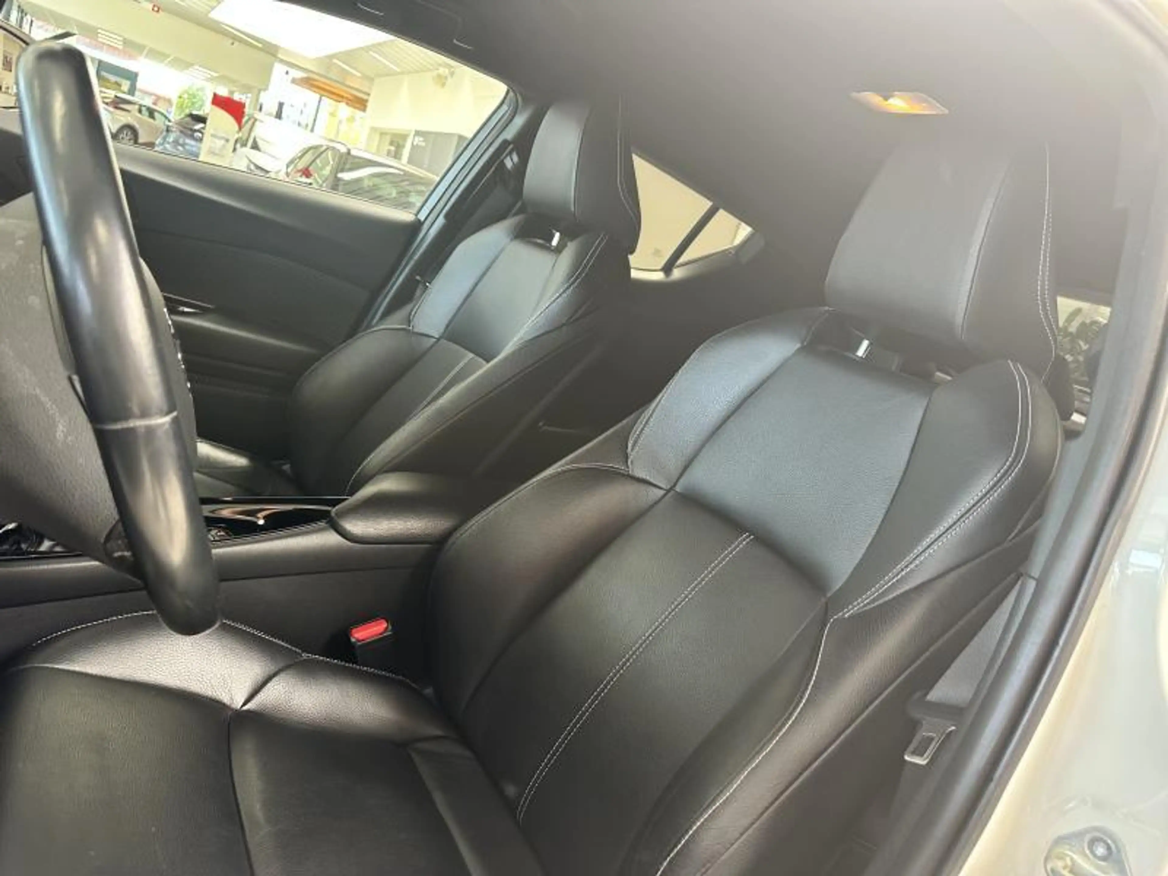 Toyota C-HR C-LUB bi-tone + Leder interieur — photo 13