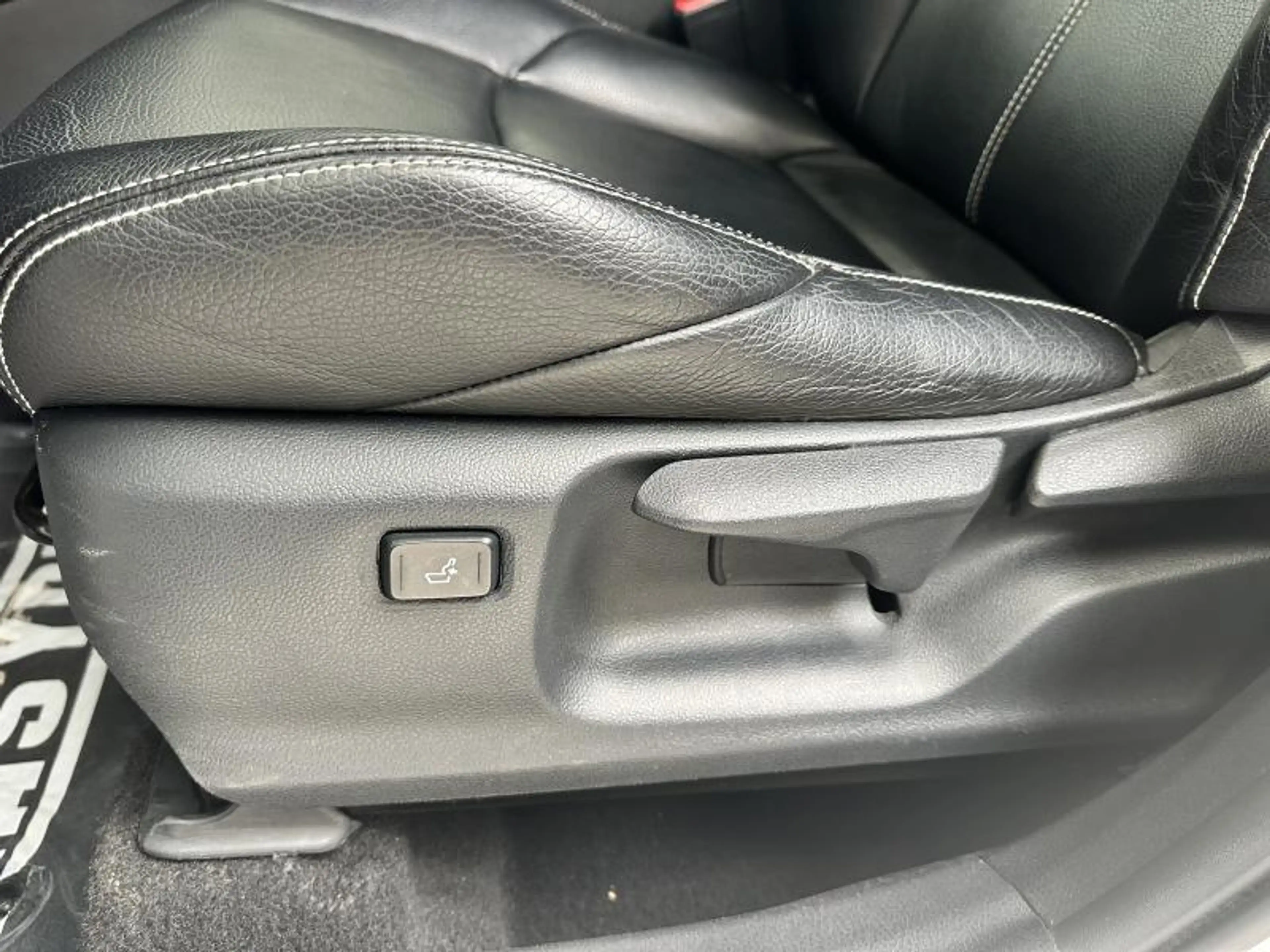 Toyota C-HR C-LUB bi-tone + Leder interieur — photo 11