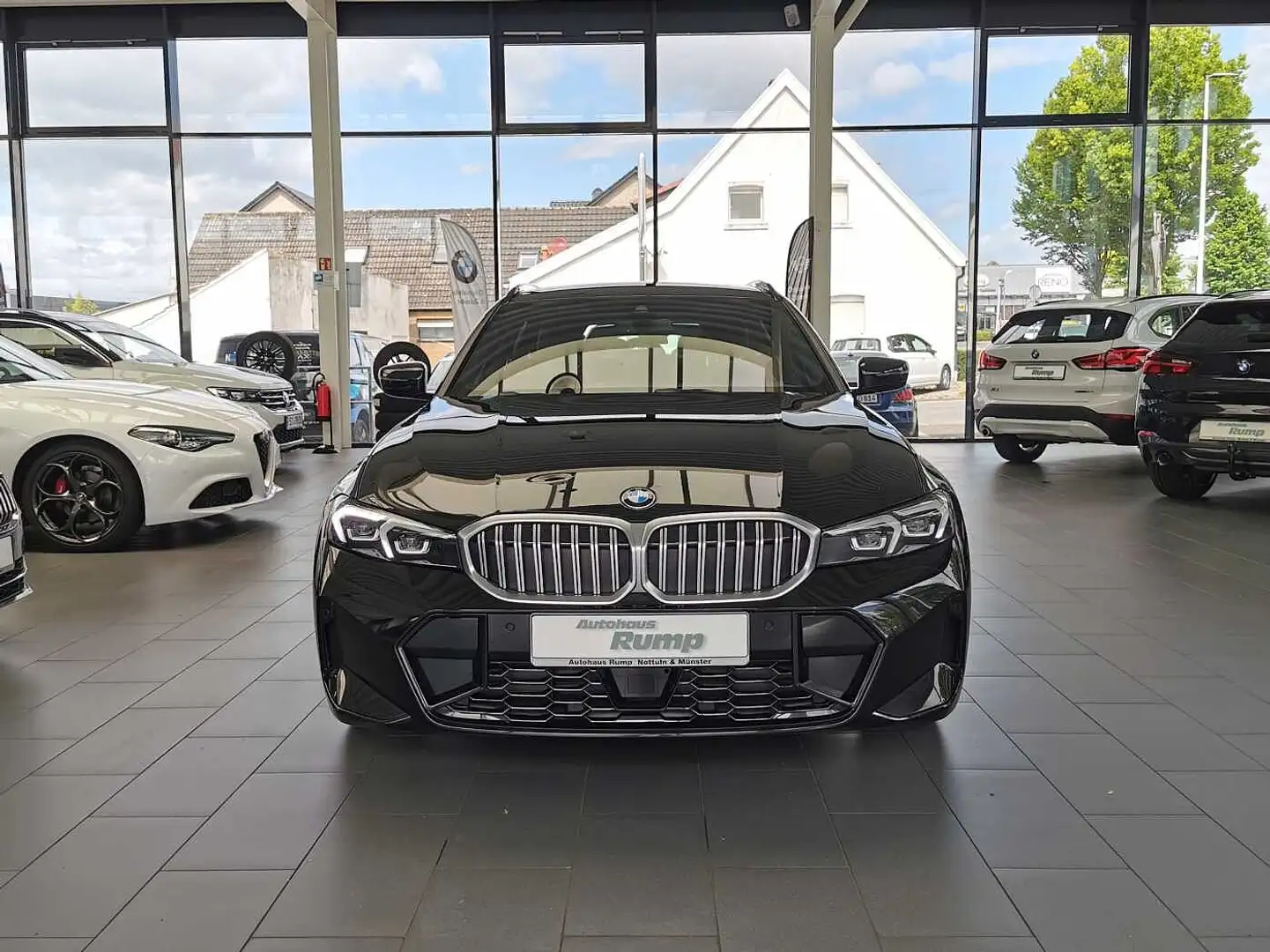 BMW 330 i M Sport Touring Zwart - 2