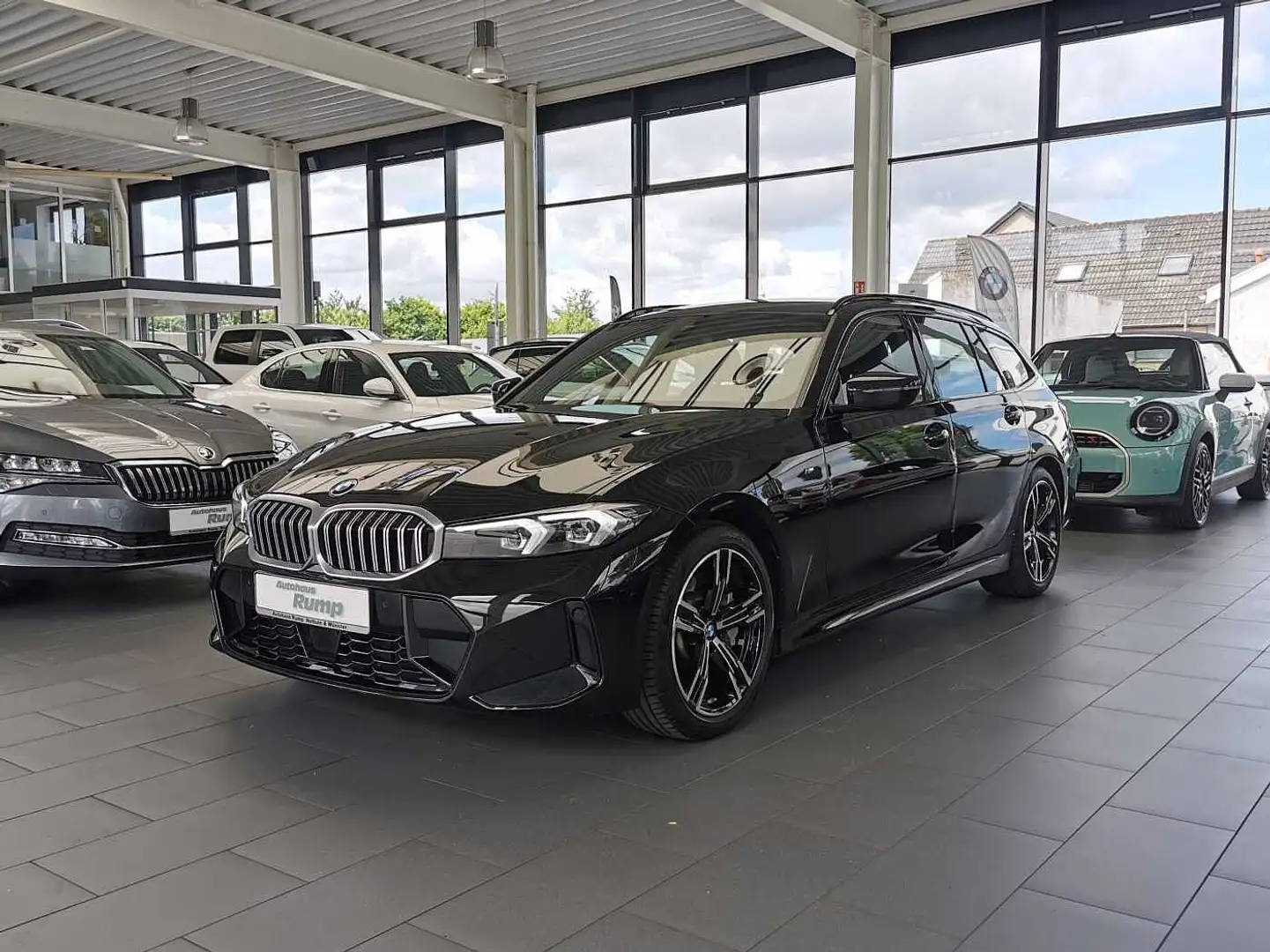 BMW 330 i M Sport Touring Zwart - 1