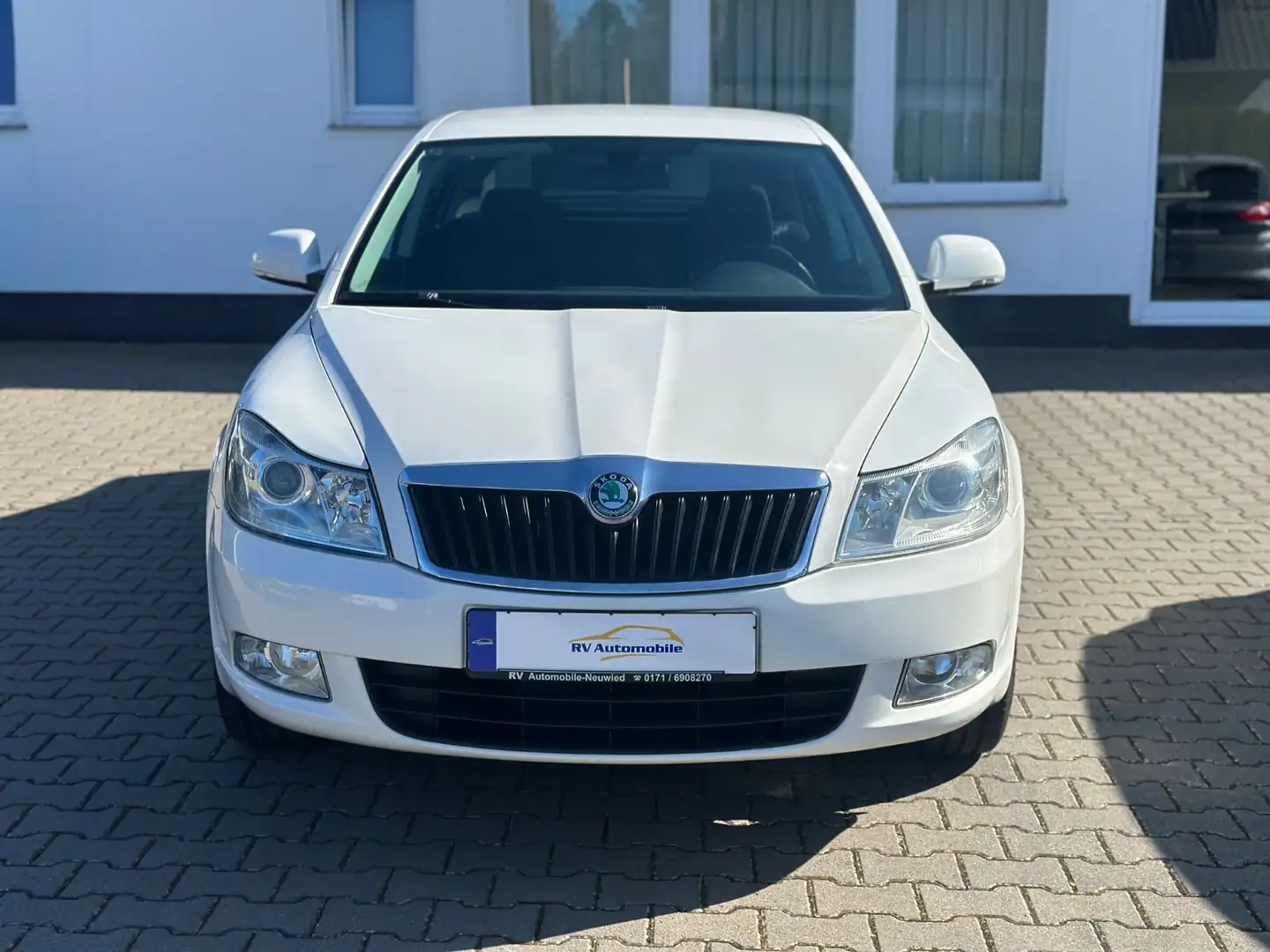 Skoda Octavia Lim. Elegance Weiß - 2