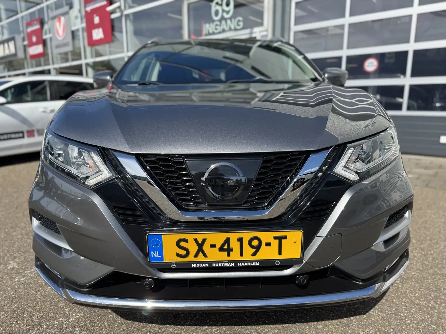 Nissan Qashqai 1.2 N-Connecta Design Trekhaak Grijs - 2