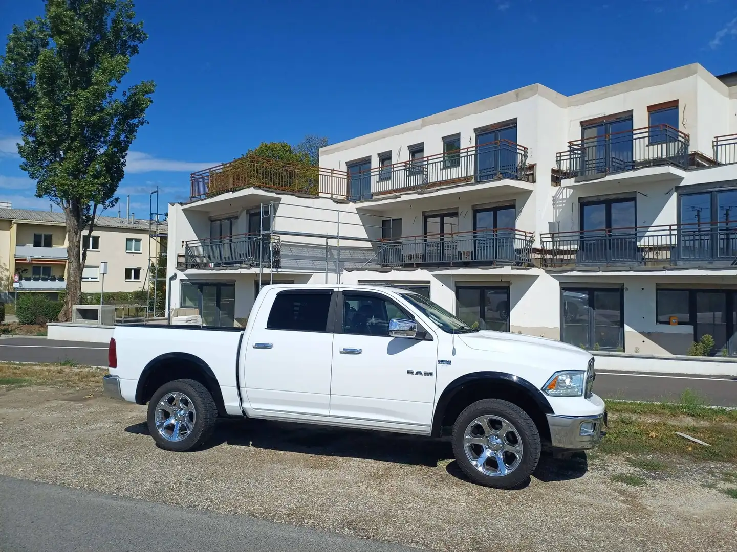 Dodge RAM Crew Cab SLT Edition 5.7 Hemi Weiß - 1