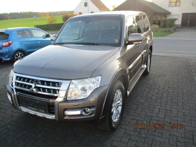 Mitsubishi Pajero Pajero Diesel  5-Türer 3.2 DI-D Automatik Plus