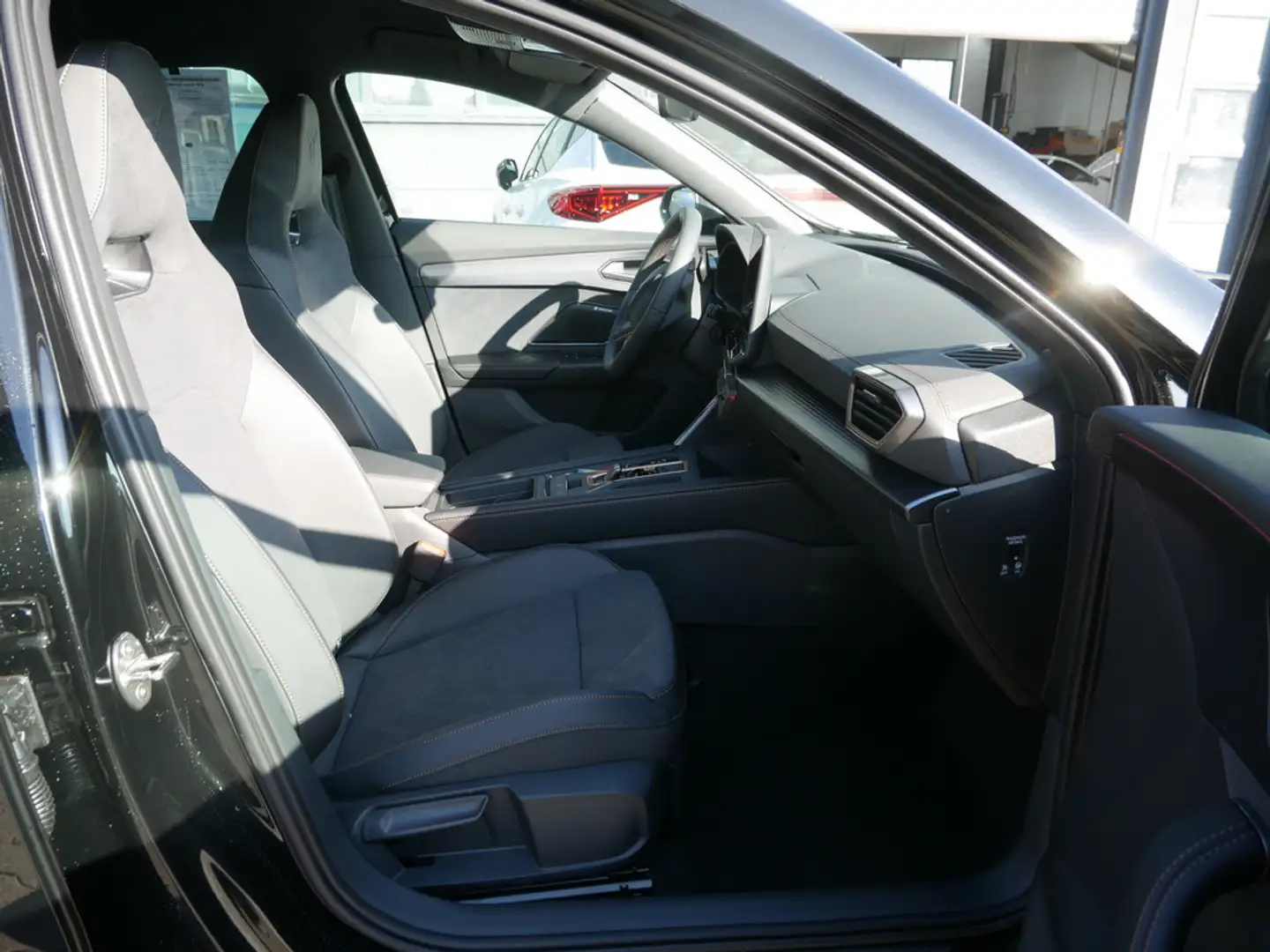 CUPRA Formentor VZ 1.5 e-Hybrid SHZ KAMERA ACC LED Schwarz - 2
